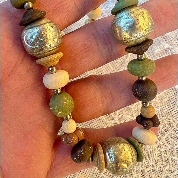 Lightweight Distressed Bead Necklace Autumn Colors Vintage - Picture 4 of 6